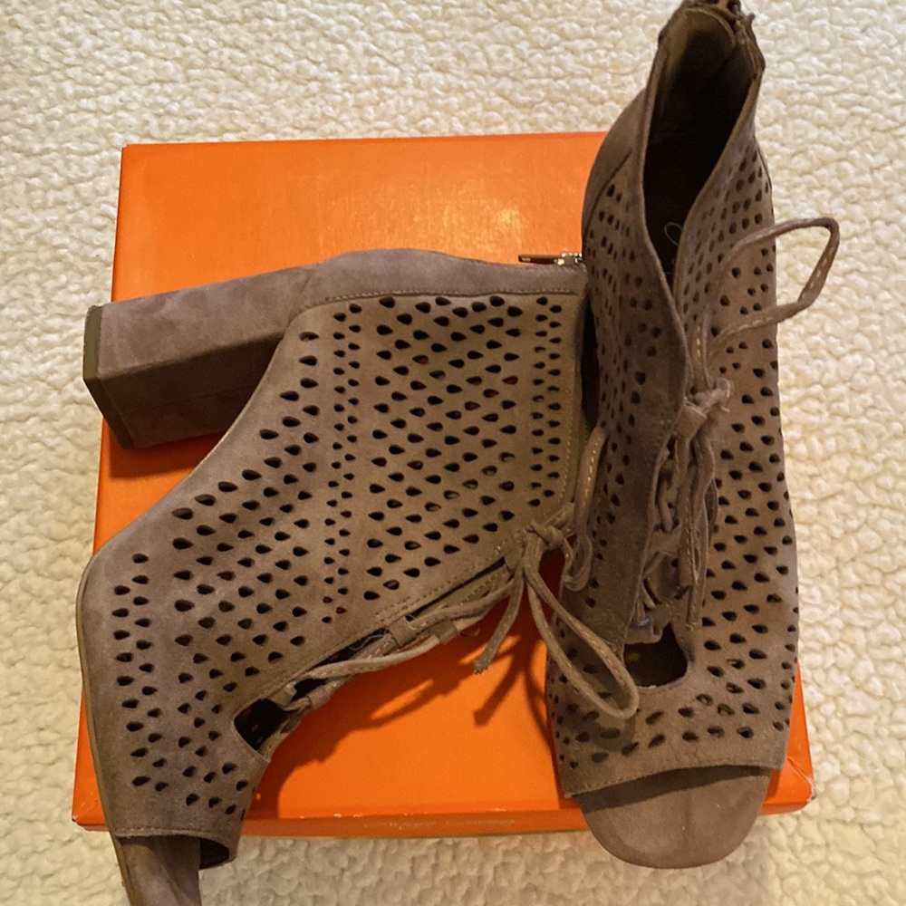 Laser Cut Booties - Picture 3 of 8